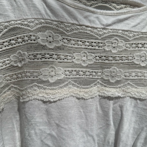 Sheer, lace crop-top.
SIZE: S
COLOR: White
BRAND: Kirra - Picture 4 of 8